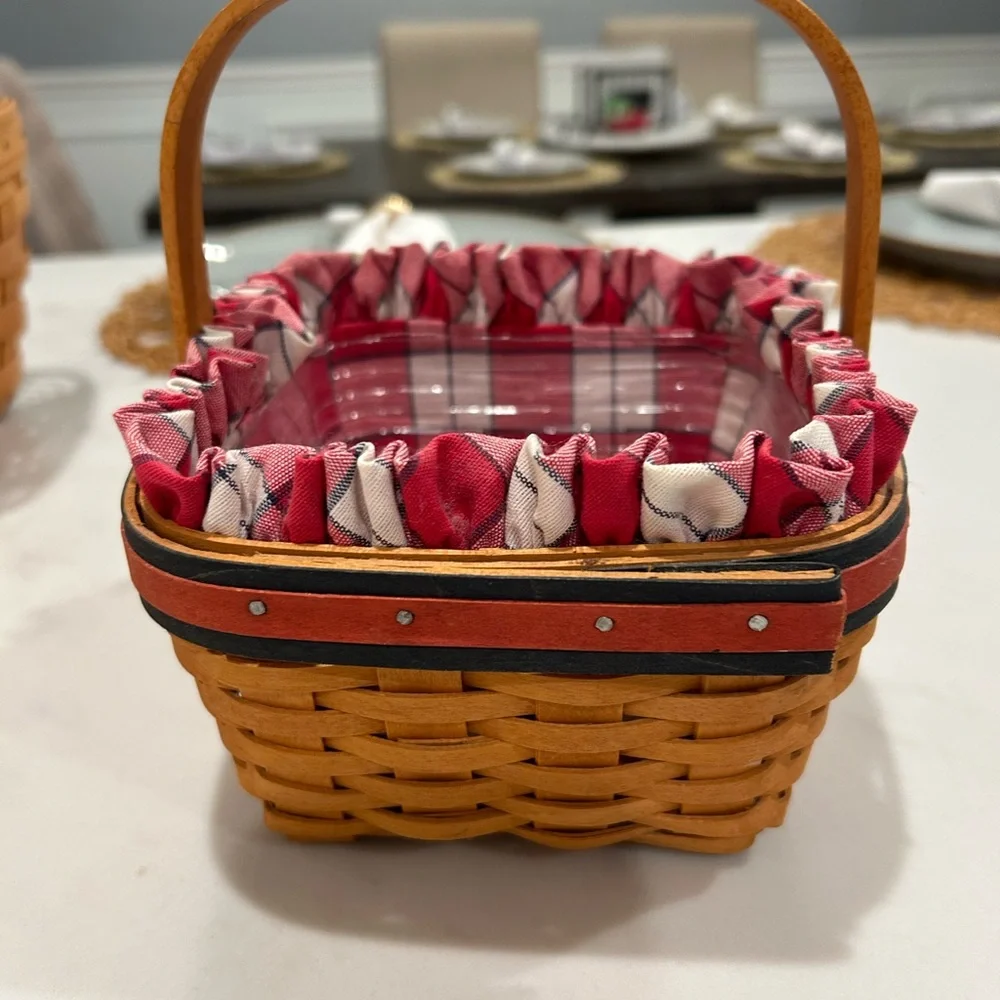 2001 Longaberger All-American Collection Strawberry Basket